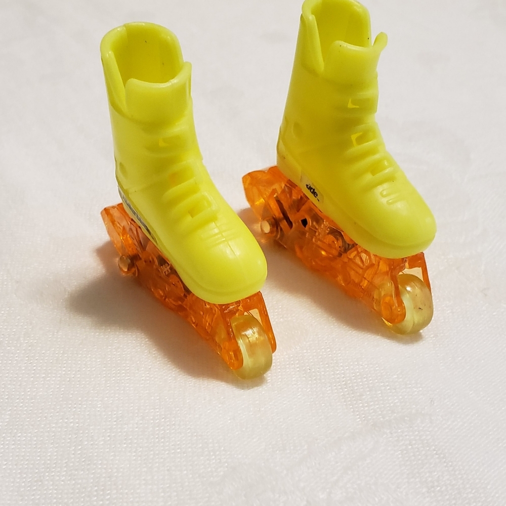 Barbie Flash Rollerblades - Picture 2 of 3